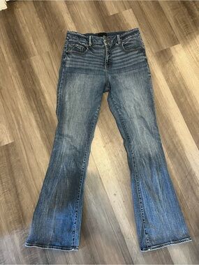 Women's buckle jeans